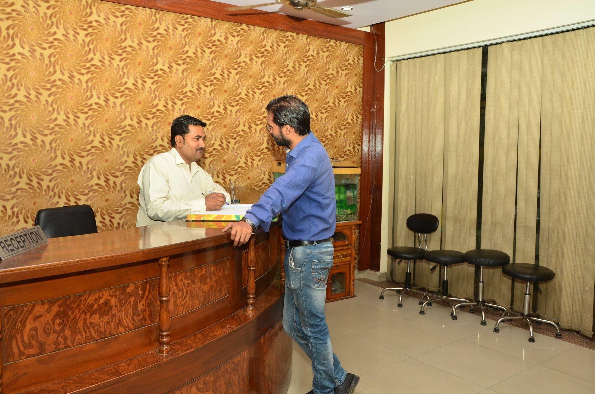 Super Hotel O Global New Delhi Eksteriør billede