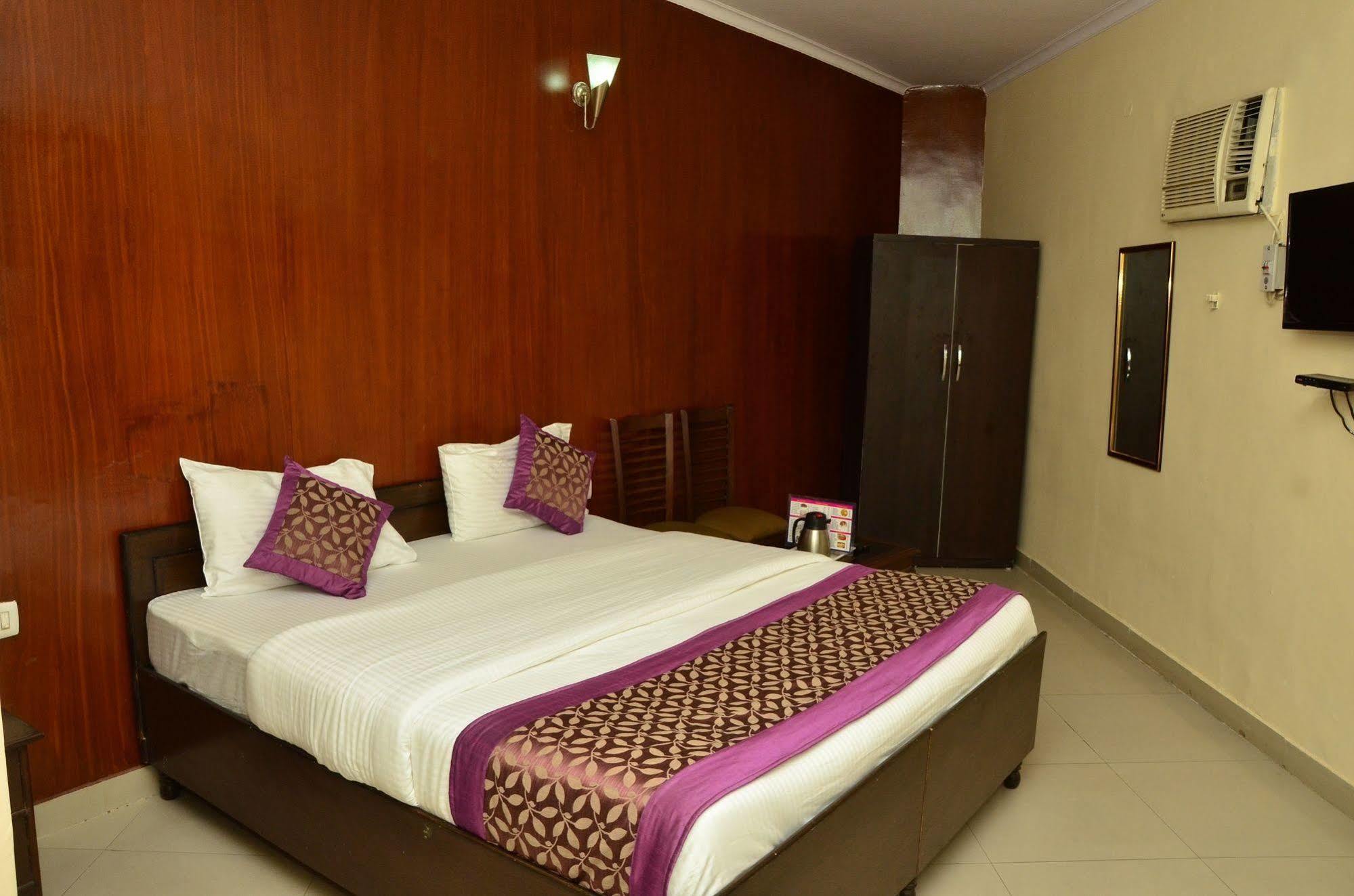 Super Hotel O Global New Delhi Eksteriør billede
